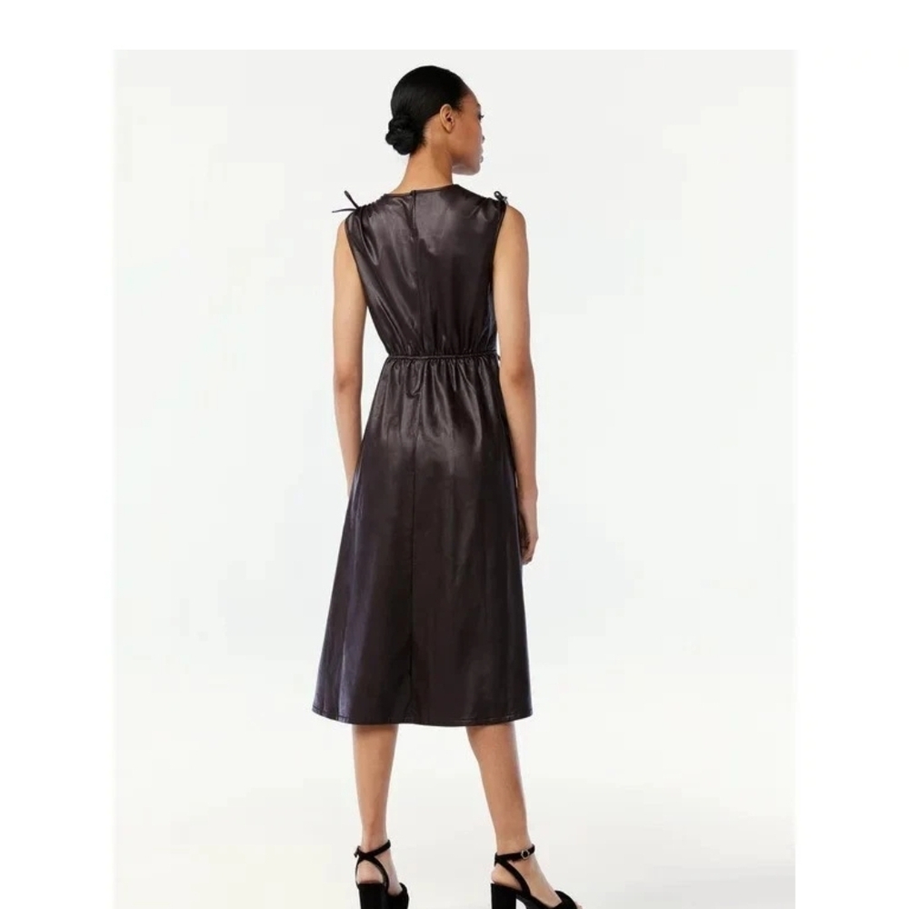 Chic Midi Dress - Picture 4 of 4